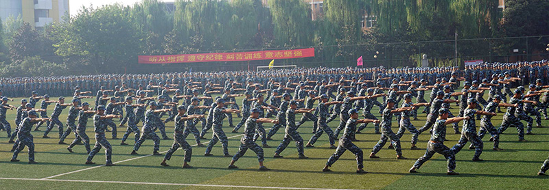 大連軍訓(xùn)服裝供應(yīng)